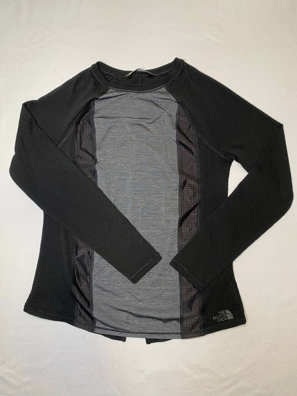 The North Face Women's XS Black Gray Determination Long Sleeve Top Train Run Gym